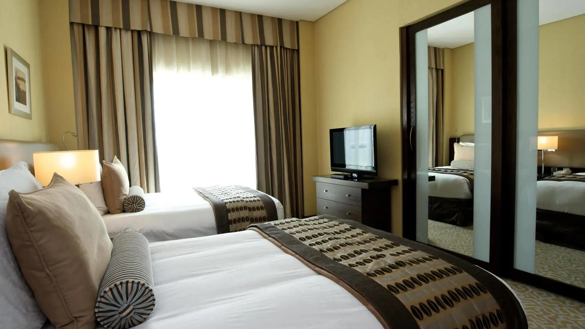 Time Oak Hotel & Suites Dubai 4*,